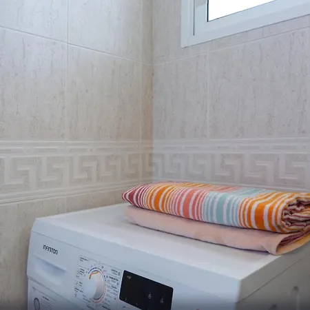 Apartamento Vacacional Con Vistas Al Mar Y A La Montana, Piscina Compartida Y Wi-fi Apartment Fuengirola
